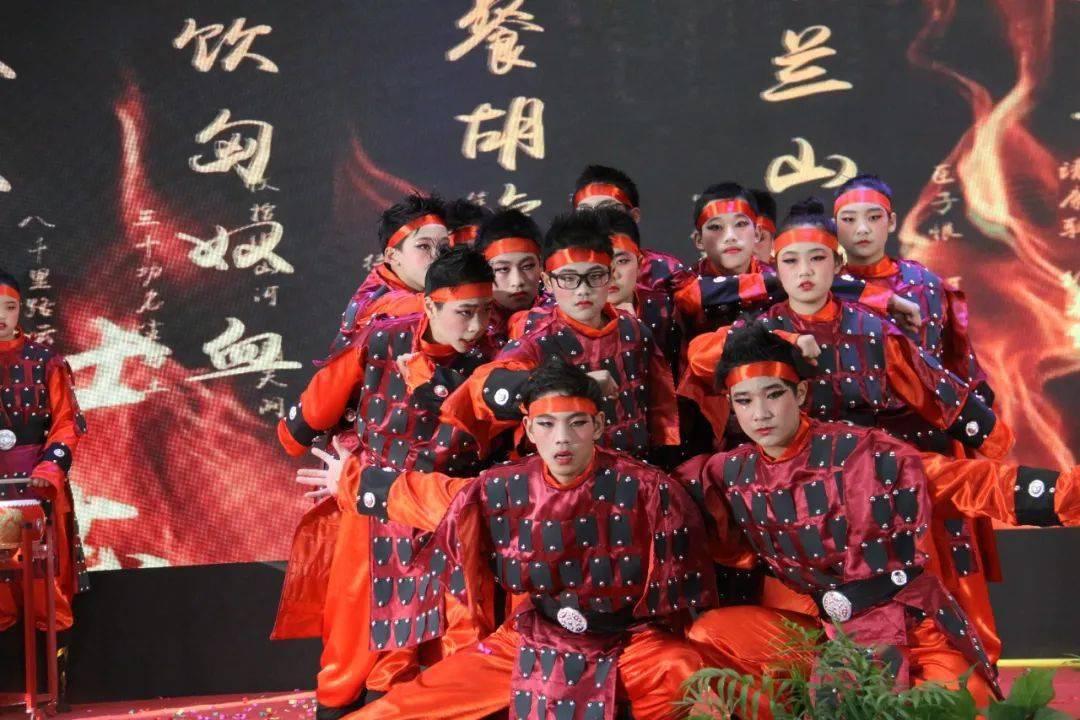 豪华中型SUV的对决，奥迪Q5L与宝马X3谁才是更好的选择？